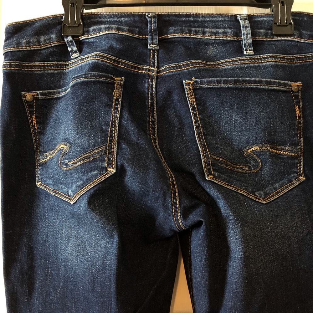 Cropped jeans by Silver.